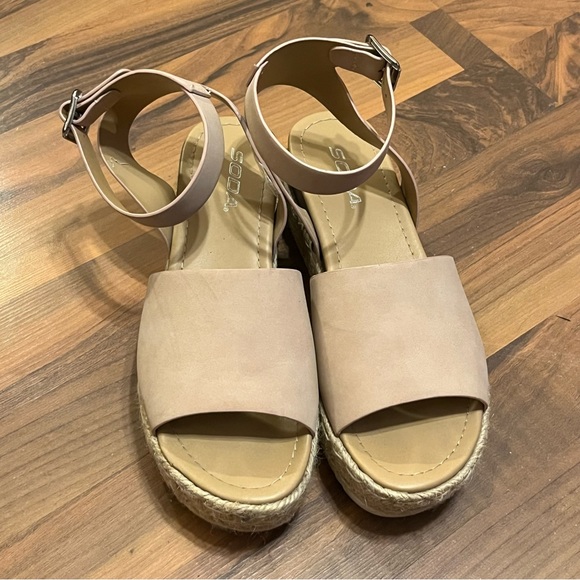 Soda topic women’s platform sandals - Picture 1 of 2